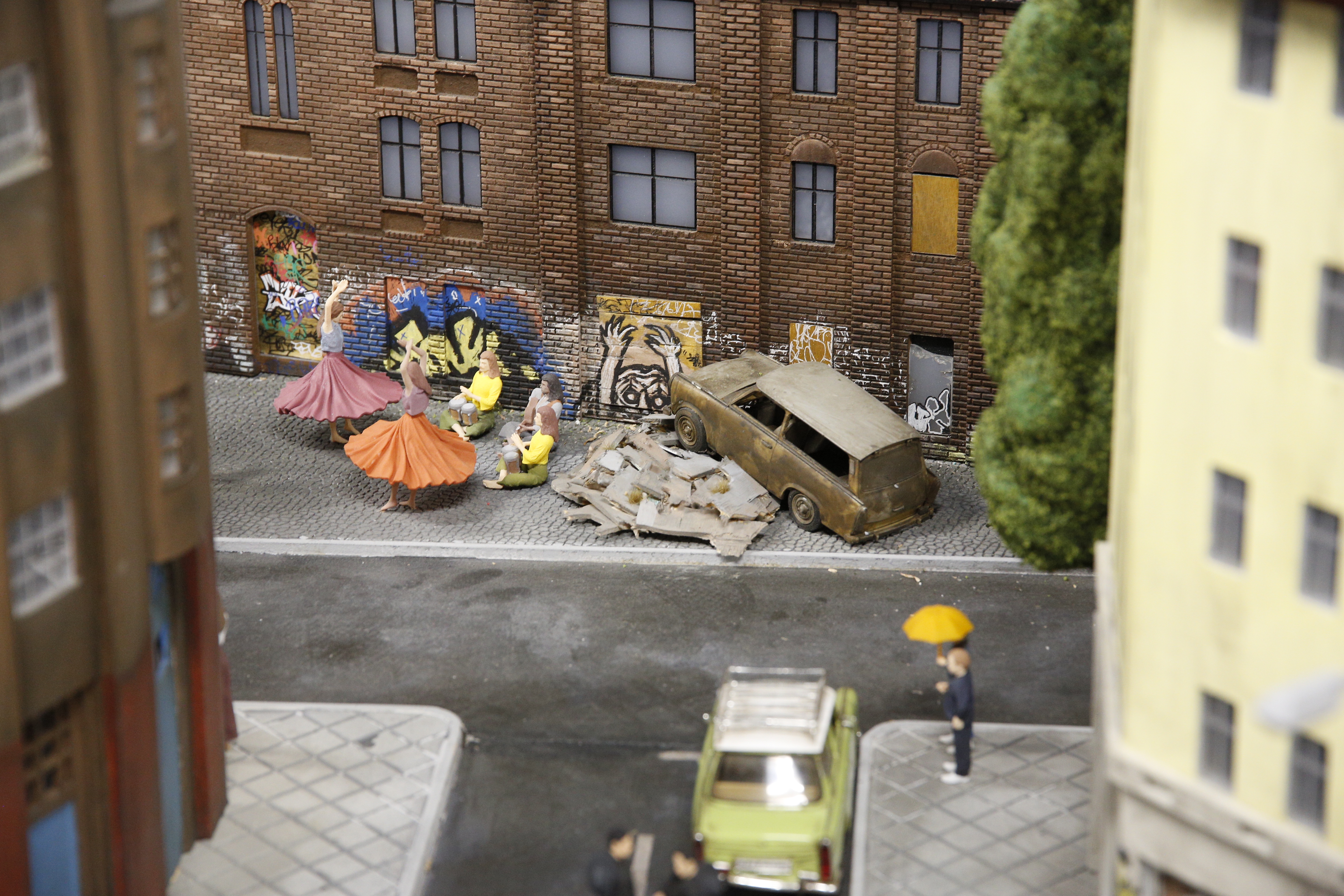 Miniature of People living and dancing in the streets in Westberlin at Little BIG City Berlin