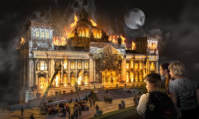 Der Reichstag steht in Flammen - gut für die Besucher im Little BIG City zu beobachten